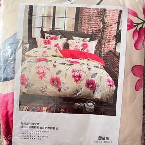 A set of bedding.Pillow cove(2）, quilt cover, bed sheetSize: queen